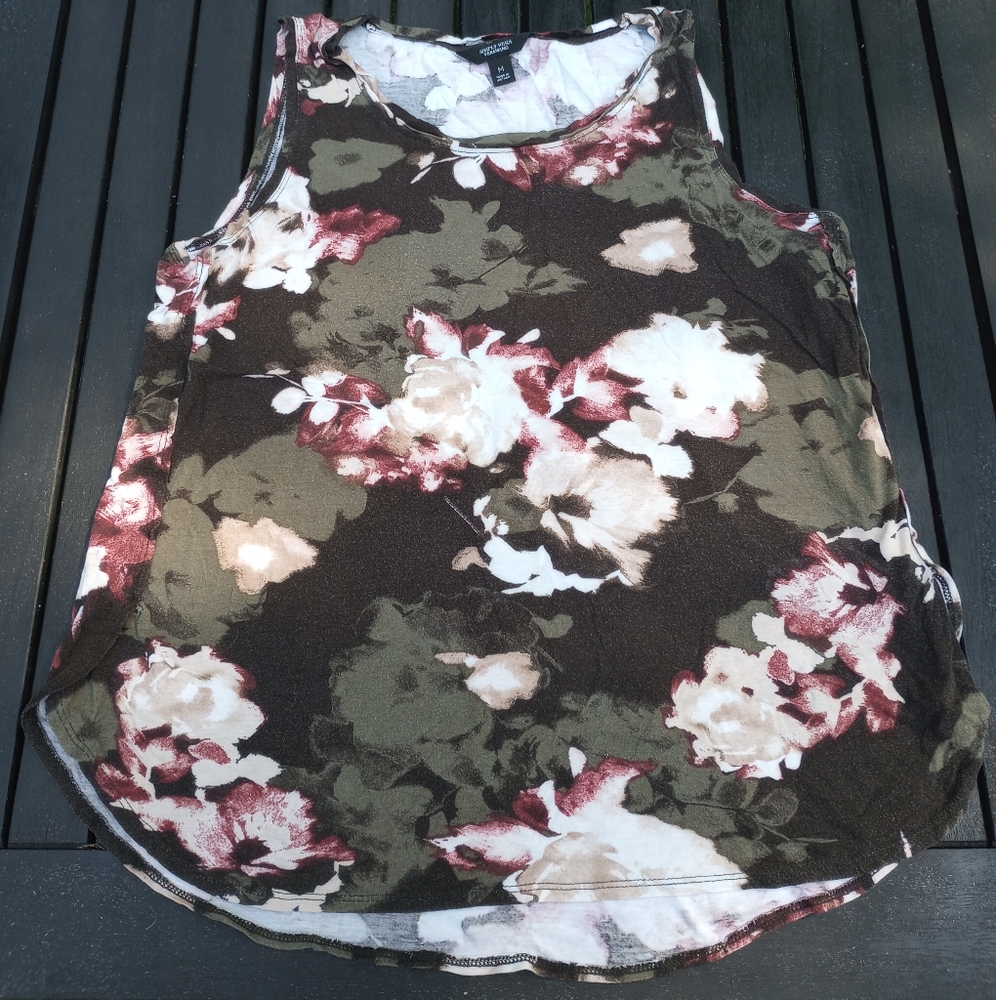 Simply Vera Wang tank